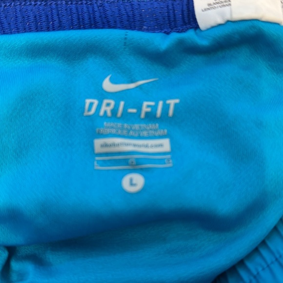 Kids blue nike shorts size L with drawstring on the inside - Picture 3 of 4
